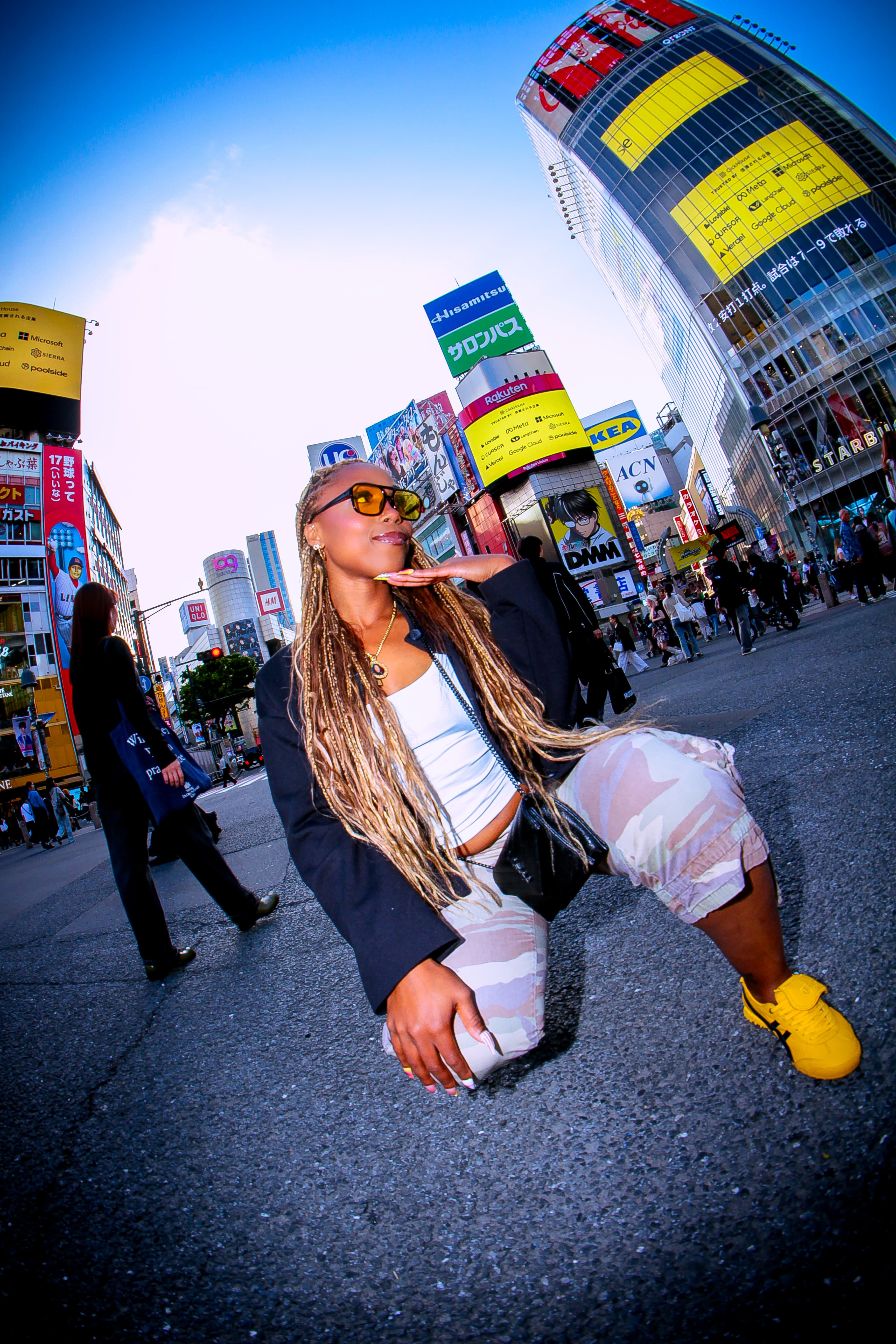 Bold wide-angle Shibuya Crossing portrait, Tokyo